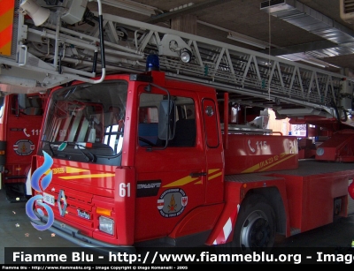 Renault M EPA 30
Vigili del Fuoco
Corpo Permanente di Bolzano
Berufsfeuerwehr Bozen
Autoscala da 30 metri allestimento Camiva
VF 061 BZ
Parole chiave: Renault M_EPA_30 VF061BZ