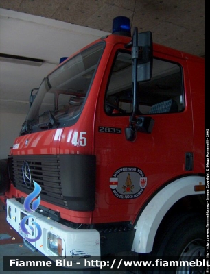 Mercedes-Benz 2635
Vigili del Fuoco
Corpo Permanente di Bolzano
Berufsfeuerwehr Bozen
AutoBottePompa allestimento Rosenbauer
VF 045 BZ
Parole chiave: Mercedes-Benz 2635 VF045BZ