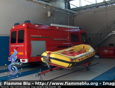 Mercedes-Benz Vario
Vigili del Fuoco
Corpo Permanente di Bolzano
Berufsfeuerwehr Bozen
-Sommozzatori-
VF 028 BZ
Parole chiave: Mercedes-Benz Vario VF028BZ