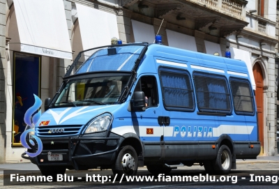 Iveco Daily IV serie 
Polizia di Stato
 Reparto Mobile
 POLIZIA F7831
Parole chiave: Iveco Daily_IVserie PoliziaF7831