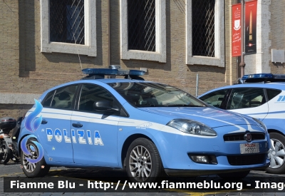 Fiat Nuova Bravo
Fiat Nuova Bravo
Polizia di Stato
Squadra Volante
POLIZIA H6090
