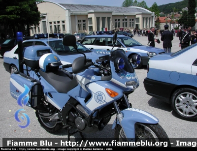 Aprilia Pegaso 650 II Serie
Polizia di Stato
Squadra Volante
POLIZIA G0258
Parole chiave: Aprilia Pegaso_650_IISerie PoliziaG0258