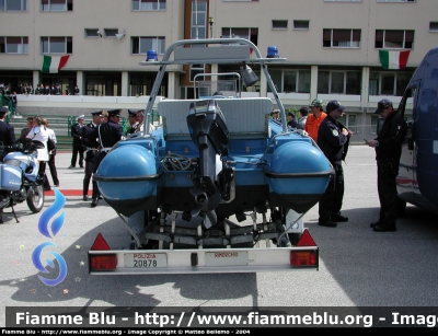 Gommone
Polizia di Stato
Parole chiave: Gommone Polizia 