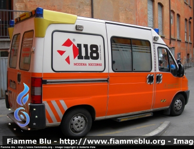 Fiat Ducato II Serie
118 Modena Soccorso
Azienda USL di Modena
Ambulanza "MO1617"
Parole chiave: Fiat_Ducato_II_Serie_118_Modena