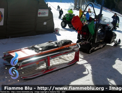 Bombardier ski-doo Skandic Rotax 1000
118 Modena Soccorso
Azienda USL di Modena
Motoslitta Soccorso Piste da Sci
Parole chiave: Bombardier ski-doo_Skandic_Rotax_1000 118_Modena