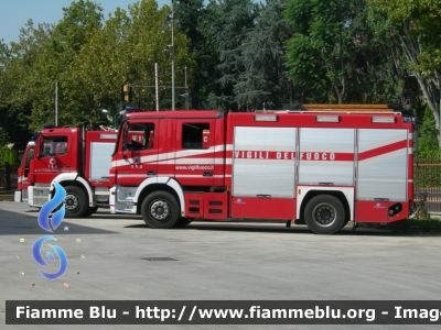 Mercedes-Benz Actros 1841 II serie
Vigili del Fuoco
Comando Provinciale di Modena
AutoPompaSerbatoio allestimento Bai
VF 22455
Parole chiave: Mercedes-Benz Actros_1841_IIserie VF22455