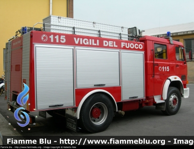 Iveco 180-24
Vigili del Fuoco
APS distaccamento Finale Emilia (MO)
VF15586
nuova livrea - riallestimento Carrozzeria Scelza
Parole chiave: Iveco 180-24 VVF_Finale_Emilia_MO VF15586