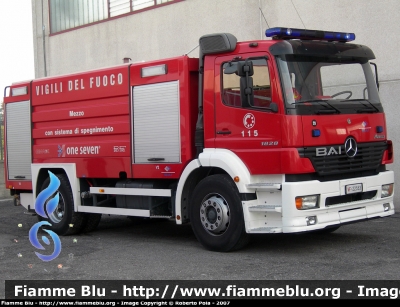 Mercedes-Benz Atego 1828 I serie
Vigili del Fuoco
Comando Provinciale di Milano
AutoBottePompa allestimento Bai con sistema di spegnimento One-Seven
VF 22553
Parole chiave: Mercedes-Benz Atego_1828_Iserie VF22553 Reas_2007