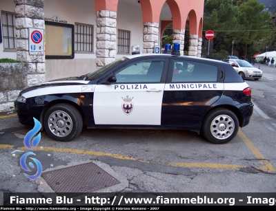 Alfa Romeo 147 I serie
Polizia Municipale Arco (TN)
Parole chiave: Alfa-Romeo 147_Iserie