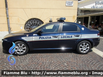 Alfa-Romeo 159
Polizia Locale Bardolino (VR)
Allestimento Bertazzoni Veicoli Speciali
POLIZIA LOCALE YA 811 AC
Parole chiave: Alfa-Romeo 159 POLIZIALOCALEYA811AC