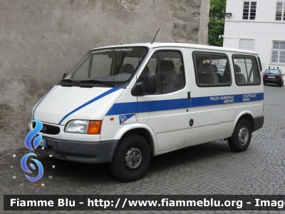 Ford Transit V serie
Polizia Municipale - StadtPolizei
Merano - Meran (BZ)
*Nuova Livrea e Nuova Targa*
POLIZIA LOCALE YA 016 AD
Parole chiave: Ford Transit_Vserie POLIZIALOCALEYA016AD