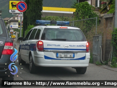 Opel Astra SW III serie
Polizia Municipale - StadtPolizei
Merano - Meran (BZ)
POLIZIA LOCALE YA 800 AC
Parole chiave: Opel Astra_SW_IIIserie POLIZIALOCALEYA800AC