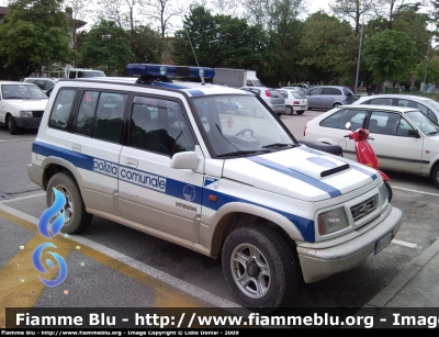 Suzuki Vitara I serie
PM Medio Friuli (UD)
Livrea Polizia Comunale
Veicolo fornito dal Comune di Bertiolo
Parole chiave: Suzuki Vitara_Iserie PM_Medio_Friuli