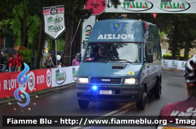 Iveco Daily II serie
Polizia di Stato
Polizia Stradale
POLIZIA B2460
in scorta al Giro d'Italia 2013
Parole chiave: Iveco Daily_IIserie Giro_Italia_2013 POLIZIAB2460