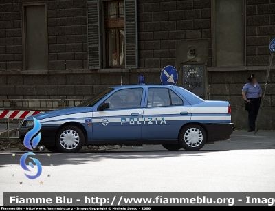 Alfa Romeo 155 II serie
Polizia di Stato
Polizia Stradale in servizio alla Mille Miglia 2006
POLIZIA B7506
Parole chiave: Alfa-Romeo 155_IIserie PoliziaB7506