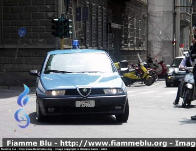 Alfa Romeo 155 II serie
Polizia di Stato
Polizia Stradale in servizio alla Mille Miglia 2006
POLIZIA B7330
Parole chiave: Alfa-Romeo 155_IIserie PoliziaB7330