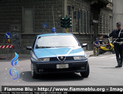 Alfa Romeo 155 II serie
Polizia di Stato
Polizia Stradale in servizio alla Mille Miglia 2006
POLIZIA B7506
Parole chiave: Alfa-Romeo 155_IIserie PoliziaB7506