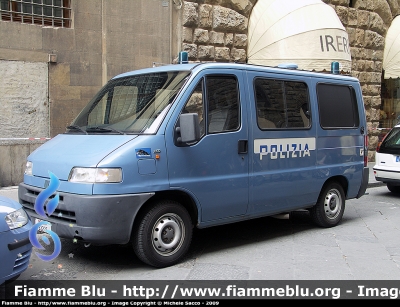 Fiat Ducato II serie
Polizia di Stato
Festa della Polizia 2009, Firenze
in allestimento unità cinofile con loghi squadra volante
POLIZIA B3225
Parole chiave: Fiat Ducato_IIserie PoliziaB3225 Festa_della_Polizia_2009