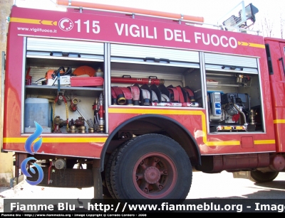 Iveco OM 160
Vigili del Fuoco
Comando Provinciale di Biella
Distaccamento di Cossato (BI)
AutoPompaSerbatoio allestimento Baribbi
VF 12014
Parole chiave: Iveco OM 160 VF12014