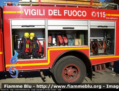 Iveco OM 160
Vigili del Fuoco
Comando Provinciale di Biella
Distaccamento di Cossato (BI)
AutoPompaSerbatoio allestimento Baribbi
VF 12014
Parole chiave: Iveco OM 160 VF12014