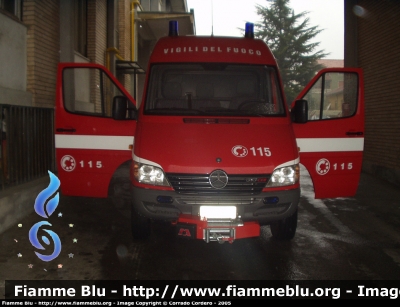 Mercedes-Benz Sprinter 4x4 II serie
Vigili del Fuoco
Comando Provinciale di Biella
VF 21675
Parole chiave: Mercedes-Benz Sprinter_4x4_IIserie VF21675