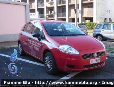 Fiat Grande Punto
Vigili del Fuoco
Direzione Regionale Piemonte
Centro Formazione Varallo
VF25513
Parole chiave: VF25513 Fiat Grande_Punto Santa_Barbara_2010 Centro_Formazione_Varallo