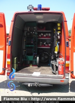 Mercedes-Benz Sprinter 4x4 II serie
Vigili del Fuoco
Comando Provinciale di Biella
Automezzo "Emergenza Ambientale" allestito BAI Tecnica e comprato con il contributo della Provincia di Biella
Allestito per interventi NBCR con possibilità di ricarica bombole autorespiratori
VF 21675
Parole chiave: Mercedes-Benz Sprinter_4x4_IIserie VF21675