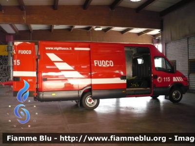 Iveco Daily III serie
Vigili del Fuoco
Comando Provinciale di Biella
VF 26421
Parole chiave: Iveco Daily_IIIserie VF26421