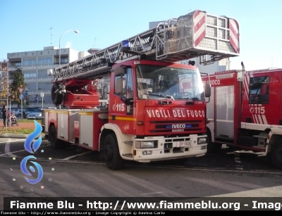 Iveco EuroFire 150E27 I serie
Vigili del Fuoco
Comando Provinciale di Vercelli
AutoScala da 37 metri allestimento Iveco-Magirus
VF 19206
Parole chiave: Iveco EuroFire_150E27_Iserie VF19206 Santa_Barbara_2010