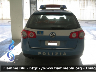 Volkswagen Passat Variant VI serie
Polizia di Stato
Polizia Stradale in servizio sull'Autocamionale della Cisa
Parole chiave: Volkswagen Passat_Variant_VIserie