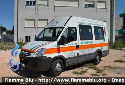 Iveco Daily IV Serie 2.3 HPT
P.A. Croce Verde Civitanova Marche
Versione "Micro-Vett" Bimodale Diesel o Elettrico.
Immatricolazione 2008.
Allestimento "MAF".
Veicolo per Servizi Sociali e Trasporto Disabili
Parole chiave: Iveco Daily_IVserie Servizi_Sociali