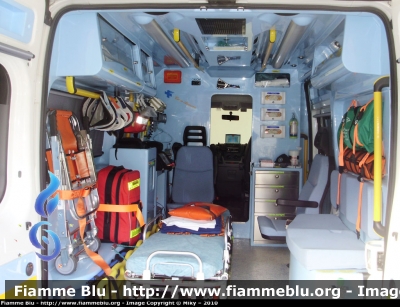 Fiat Ducato X250
Pubblica Assistenza Croce Azzurra Comano MS
Sigla Veicolo: "Hotel 07"
Allestimento "Orion"
Ambulanza adibita a trasferimenti e viaggi a lunga percorrenza - Particolare del Vano Sanitario
Parole chiave: Toscana (MS) Fiat Ducato_X250 Ambulanza 118_Comano