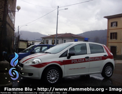 Fiat Grande Punto
Corpo Unico di Polizia Locale "Struttura Unica Lunigiana"
ora "Unione di Comuni Montana Lunigiana"
Allestimento "Ciabilli"
POLIZIA LOCALE YA 035 AH
Parole chiave: Fiat Grande_Punto_4x4 PoliziaLocaleYA035AH