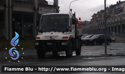 Mercedes-Benz Unimog U300
Protezione Civile
Amministrazione Provinciale di Massa e Carrara
Mezzo con modulo spargisale
Parole chiave: Mercedes-Benz Unimog_U300