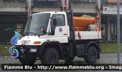 Mercedes-Benz Unimog U300
Protezione Civile
Amministrazione Provinciale di Massa e Carrara
Mezzo con modulo spargisale
Parole chiave: Mercedes-Benz Unimog_U300