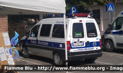 Fiat Scudo III serie
Polizia Municipale 
Unione Comuni Modenesi Area Nord
Veicolo di proprietà del Comune di Cavezzo (MO)
Sigla "Alfa 1"
POLIZIA LOCALE YA 382 AB
Parole chiave: Fiat Scudo_IIIserie PoliziaLocaleYA382AB