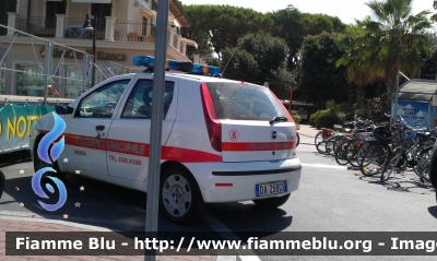 Fiat Punto III serie
Polizia Municipale
Comune di Massa
Automezzo n°8
Allestimento Ciabilli
Parole chiave: Fiat Punto_IIIserie