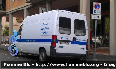 Fiat Ducato II serie
Polizia Municipale
Comune di Sarzana (SP)
Auto n° A5
Servizio Segnaletica e Traffico
Parole chiave: Fiat Ducato_IIserie