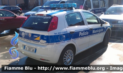 Fiat Grande Punto
Polizia Municipale Parma
Sigla Veicolo: 32
POLIZIA LOCALE YA 221 AK
