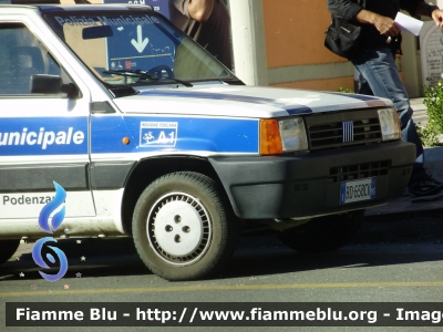 Fiat Panda 4x4 II serie
Polizia Municipale di Podenzana (MS)
Veicolo non in livrea regionale Toscana ma livrea simile a quella della Liguria
Anteriormente riporta il Pegaso stilizzato con indicazione del numero del mezzo e la dicitura "Regione Toscana"
Parole chiave: Fiat Panda_4x4_IIserie