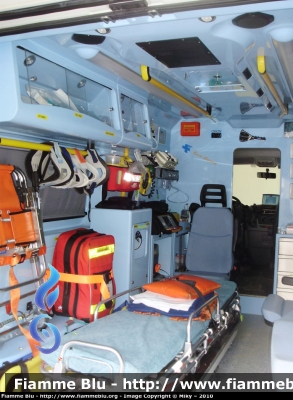 Fiat Ducato X250
Pubblica Assistenza Croce Azzurra Comano
Sigla Veicolo: "Hotel 07"
Allestimento "Orion"
Ambulanza adibita a trasferimenti e viaggi a lunga percorrenza - Particolare del Vano Sanitario
Parole chiave: Fiat Ducato_X250 Ambulanza 118_Comano