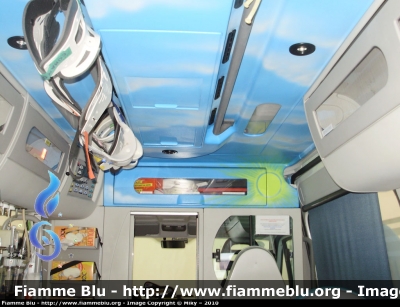 Fiat Ducato III Serie
Pubblica Assistenza Croce Azzurra Comano
Sigla Veicolo: "Hotel 04"
Allestimento "Aricar"
Particolare del Vano Sanitario - Aerografia Soffitto
Parole chiave: Fiat Ducato_IIISerie Ambulanza 118_Comano