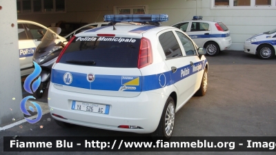 Fiat Grande Punto
Polizia Municipale di Parma
Versione con cellula di sicurezza posteriore e barra led
POLIZIA LOCALE YA 526 AG
Parole chiave: Fiat Grande_Punto PoliziaLocaleYA526AG