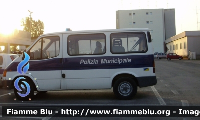 Ford Transit V serie
Polizia Municipale Parma
Sigla Veicolo: 17
Allestimento Bertazzoni
Parole chiave: Ford Transit_Vserie