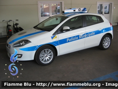 Fiat Nuova Bravo 
Polizia Municipale di Parma
Auto n° 18
Dotata di sistema E.V.A.
Allestimento Ciabilli

Parole chiave: Fiat Nuova_Bravo EVA Ciabilli