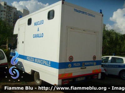 Iveco Daily IV serie
Polizia Municipale Palermo
nucleo a cavallo
Parole chiave: Iveco Daily_IVserie