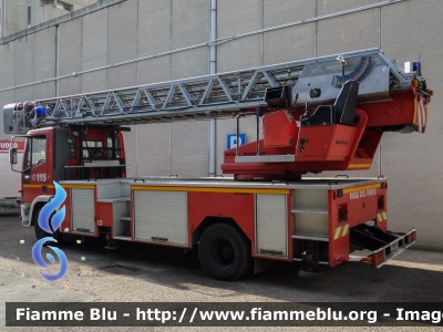 Iveco EuroFire 150E27 I serie
Vigili del Fuoco
Comando Provinciale di Cagliari
Autoscala da 37 metri allestimento Iveco-Magirus
VF 19098
Parole chiave: Iveco EuroFire_150E27_Iserie VF19098 Santa_Barbara_2014