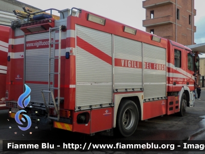 Mercedes-Benz Actros 1841 II serie
Vigili del Fuoco
Comando Provinciale di Cagliari
AutoPompaSerbatoio allestimento Bai
VF 23359
Parole chiave: Mercedes-Benz Actros_1841_IIserie VF23359 Santa_Barbara_2014