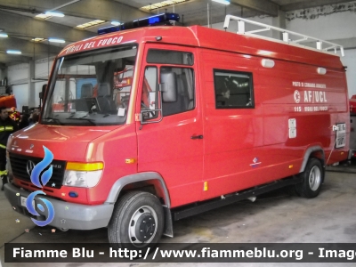 Mercedes-Benz Vario 814D
Vigili del Fuoco
Comando Provinciale di Cagliari
AutoFurgone/Unità di Crisi Locale
allestimento Bai
VF 23844
Parole chiave: Mercedes-Benz Vario_814D VF23844 Santa_Barbara_2013