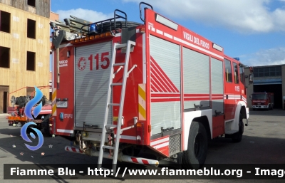 Iveco EuroFire 140E28 4x4 I serie
Vigili del Fuoco
Comando Provinciale di Cagliari
VF 22770
